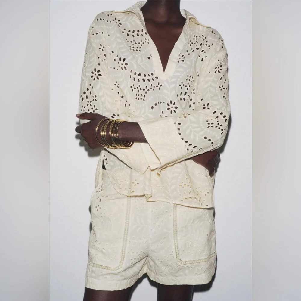 Zara Cream Eyelet Shorts Bermudas